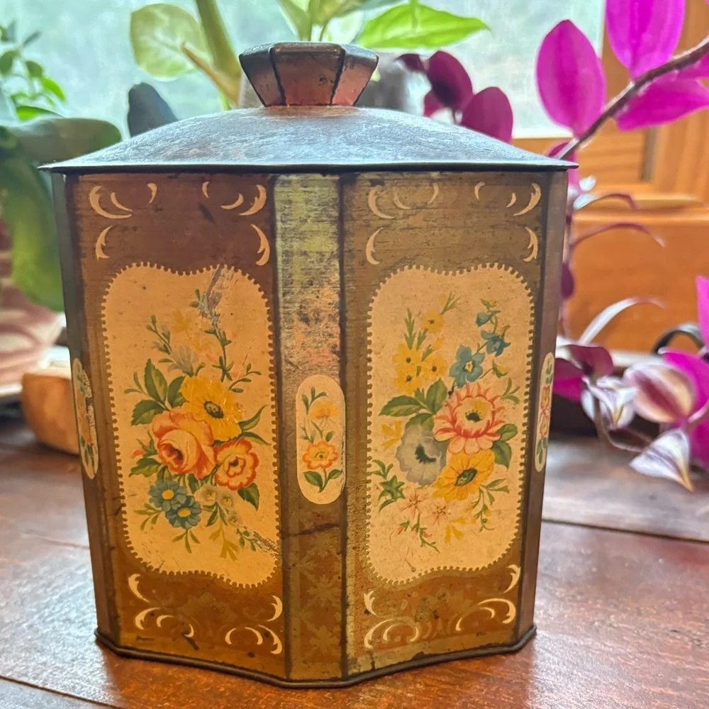 Murray Allen Regal Crown confection tin, from the 1950s -1960s made in England